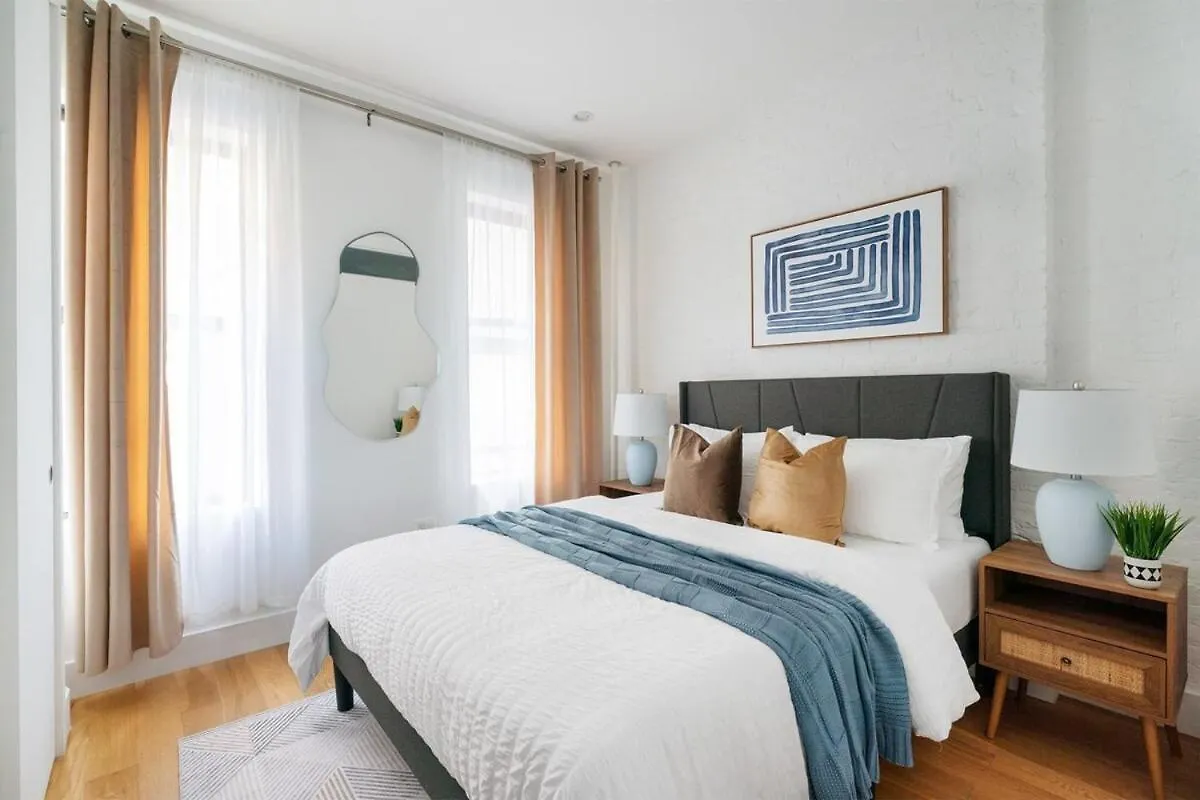 1290-8 New Renovated 2 Bedrooms In Ues New York 0*,  United States
