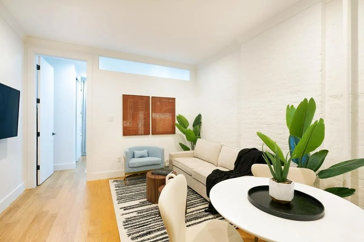 1290-8 New Renovated 2 Bedrooms In Ues New York 0*,  United States